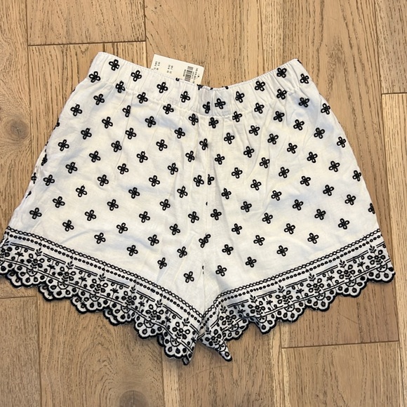 Abercrombie & Fitch High Waist Black and White Shorts - Picture 3 of 4